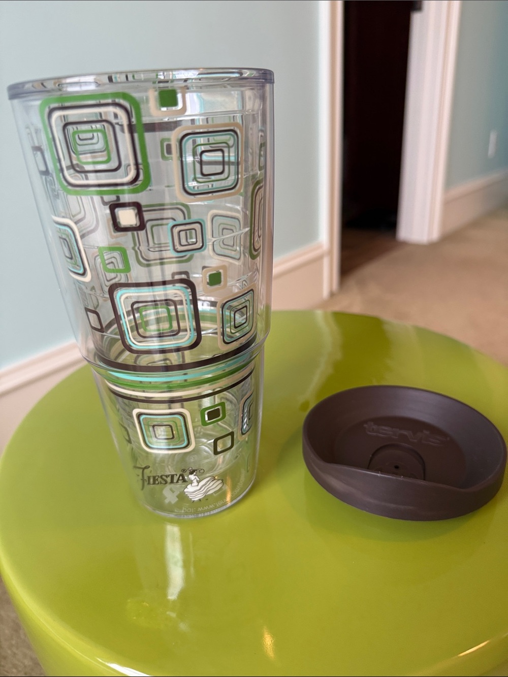 NWOT Tervis 24 oz Geometric Fiesta Pattern Tumbler, with lid ( lid is gently use